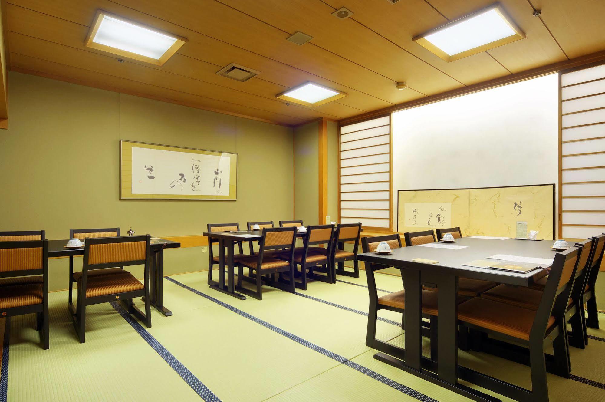 The Crown Palais New Hankyu Kochi Eksteriør billede